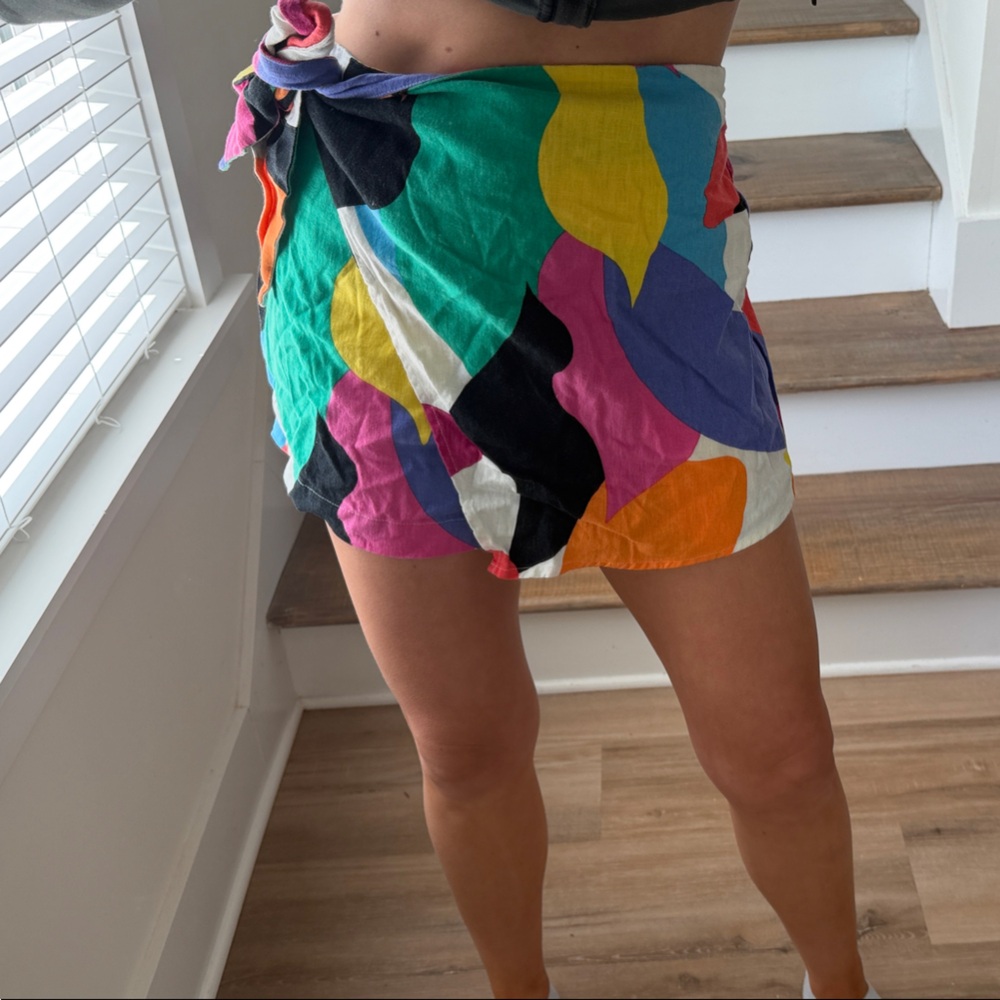 Multicolor Abstract Print Tie-Waist Shorts